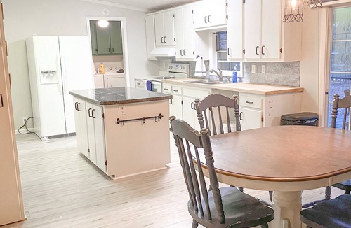 Rogersville House | Escape to our quiet river house on Bluewater Creek.