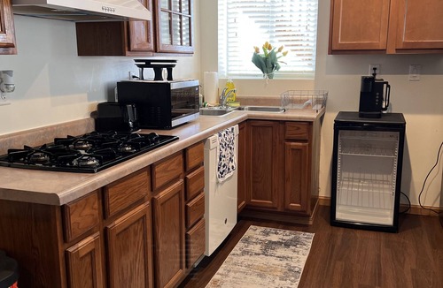 Burbank House | Escape to Serenity: Charming home King+Queen near Ponca Park