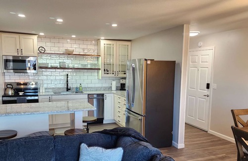 Spicer Condo | Escape to Spicer and enjoy stunning lake views from this comfortable 2-bedroom!