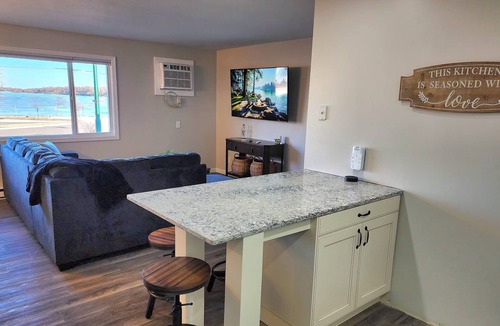 Spicer Condo | Escape to Spicer and enjoy stunning lake views from this comfortable 2-bedroom!