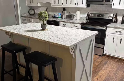 Evans House | EVANS 1 King 2 Queen 3bedroom 2 ba WIFI FREE