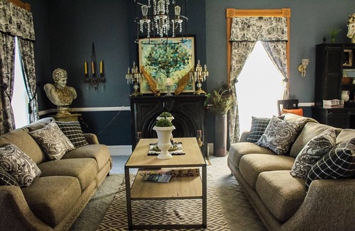 Burlington Bed & Breakfast | Evans Holly Grove Inn B&B