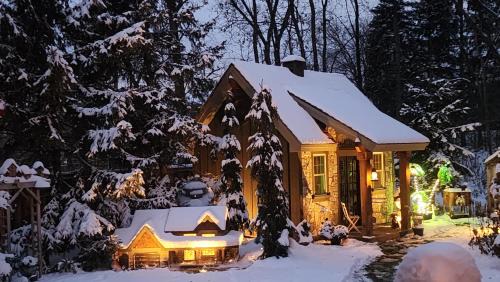 Burnsville House | Everchanging Seasons-Hot Tub, Game Haven & Central Retreat