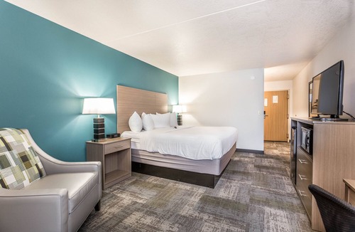 Marshall Hotel | EverSpring Inn & Suites