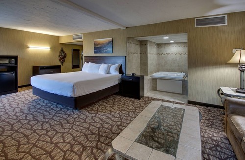 Bismarck Hotel | EverSpring Inn