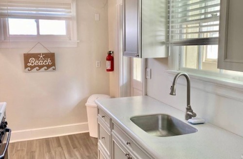 Ventnor City Condo | Everything you need! Steps to Beach-Margate-Restaurants-Stores -Sleeps 4 guests