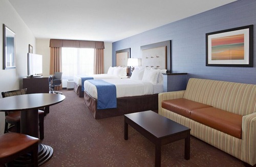Fort Dodge House | Excellent & Lovely Room near Fort Dodge Museum