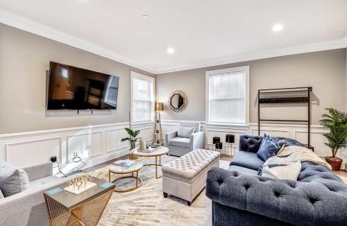 East Passyunk Crossing House | Exceptional Downtown Townhome with Roof Deck -4Bedroom & 3Baths