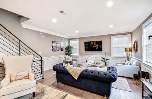 East Passyunk Crossing House | Exceptional Downtown Townhome with Roof Deck -4Bedroom & 3Baths