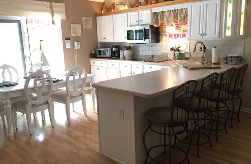 Diamond Beach House | Exceptional Location, Short Walk to Beach, History, Fun & Year-Round Adventures!