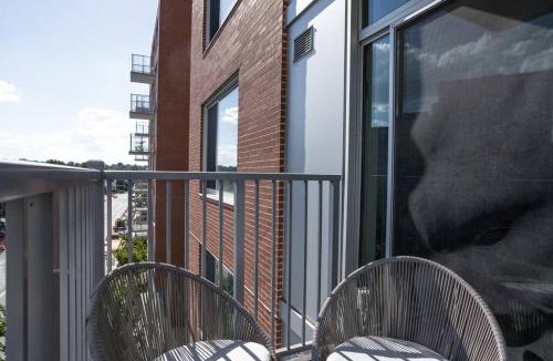 Crystal City Apartment | Exclusive Condo With Stunning Views at Crystal City