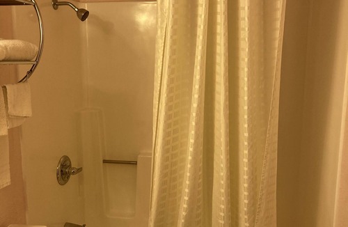 McPherson Hotel | Executive Inn