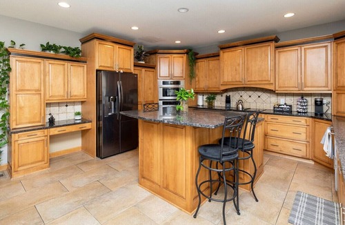 West Des Moines House | Executive Living 2min to Jordan Creek 6 bed/5 bath near Jordan Creek Mall!
