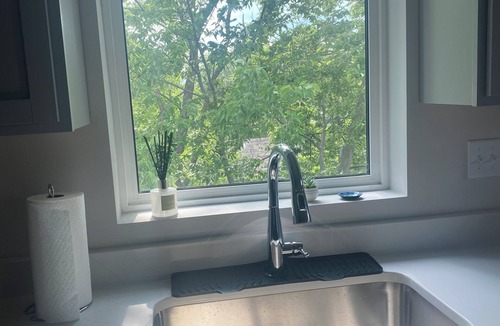 Atchison Apartment | Executive Penthouse Apartment the perfect place to call home!
