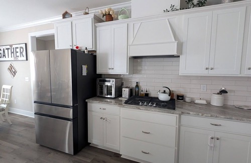 Langley House | Executive style Masters rental! Large 5 bed 3.5 bath. sleeps 12