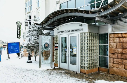 Edray Apartment | Exp-Station226 Slope side view-Ski-in/Out-SnowShoe