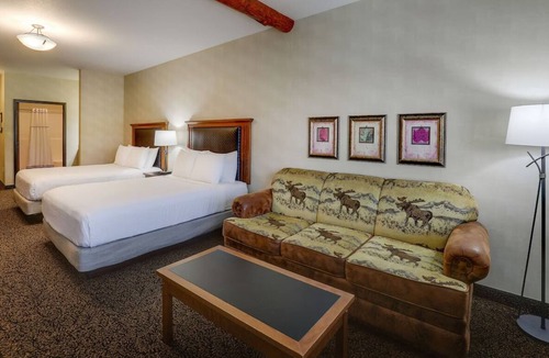 Sioux City Hotel | Expanded 2 Queen with Sofa Sleeper, Stoney Creek Sioux near Hard Rock Casino