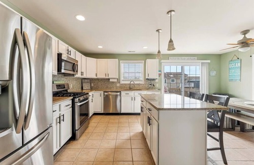 North Wildwood House | EXPANSIVE ISLAND TOWNHOME w LARGE PRIVATE YARD Discounted 7day Stays