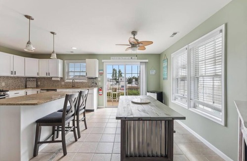 North Wildwood House | EXPANSIVE ISLAND TOWNHOME w LARGE PRIVATE YARD Discounted 7day Stays
