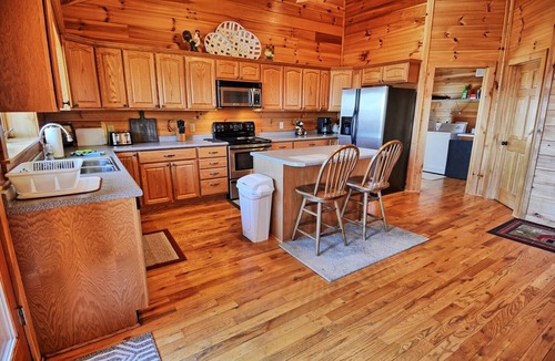West Jefferson Cabin | Experience breathtaking views at Big Ashe View, a spacious 5-bedroom cabin in West Jefferson, NC!