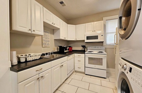 Vollintine-Evergreen House | Experience Memphis charm near Beale St 5 min drive and Midtown
