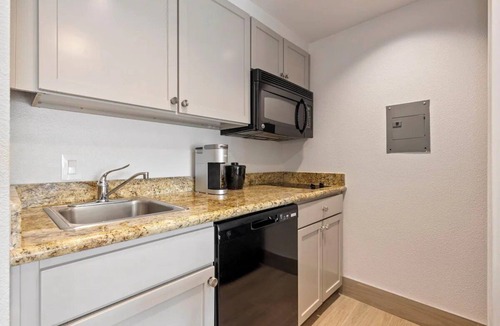 FM 1960 Hotel | Experience Quiet Room in Houston Great for Weekend Adventures | Outdoor Pool