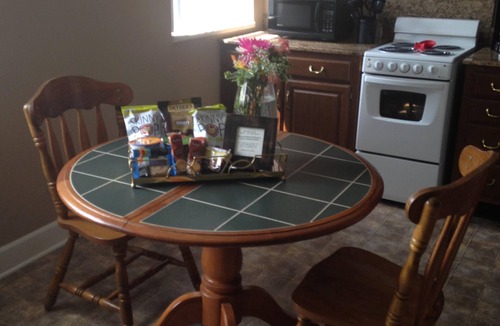 Iola Apartment | Experience The Lofts – Amazing View, Modern Comforts, Historical Charm!