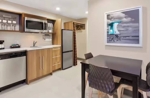 Wilmington Hotel | Explore, Stay, Relax! 3 Relaxing Units w/Kitchen! Close to Wrightsville Beach!