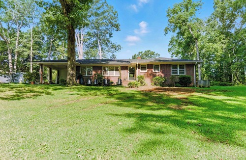 Travelers Rest House | Explore the Trail, then Recover! 3BR Downtown TR Home includes a Free Massage