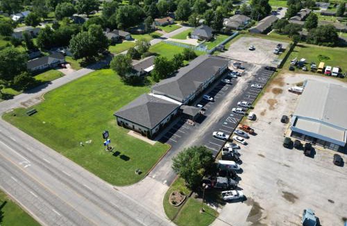 Parsons Hotel | Express Inn Parsons