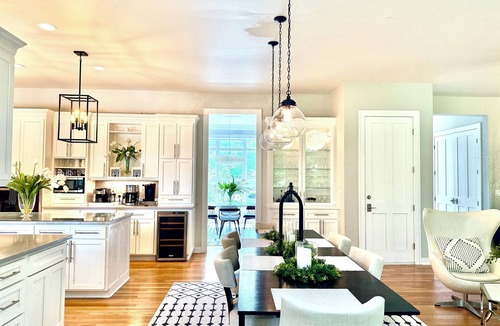 Rochester House | EXQUISITE, DESIGNER HOME, 4BD/2.5BA, 4 miles from MAYO CLINIC