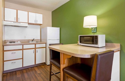 Linthicum Heights Hotel | Extended Stay America Select Suites Baltimore BWI Airport
