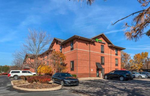 Rockford Hotel | Extended Stay America Select Suites - Rockford - State Street