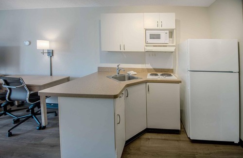 Red Bank - Tinton Falls Hotel | Extended Stay America Suites Red Bank Middletown