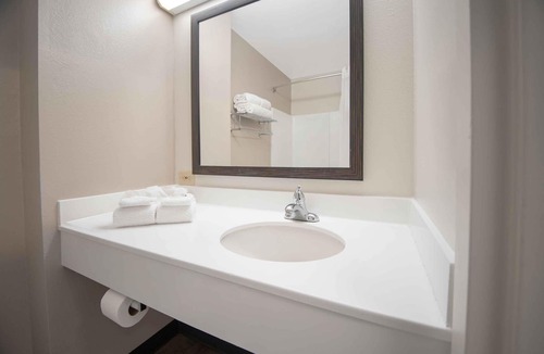 Red Bank - Tinton Falls Hotel | Extended Stay America Suites Red Bank Middletown
