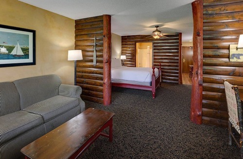 Peoria Hotel | Extended Stay Queen Suite Cottage! Kitchenette, Balcony or Patio