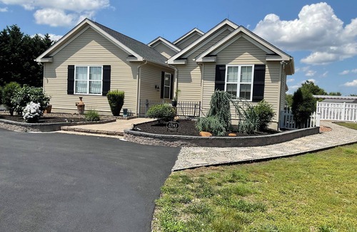 Georgetown Cottage | EXTRA CLEAN In-Law-Suite - QUEEN bed, High Speed WIFI, Smart TV & Much More!