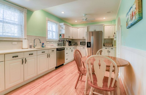Wall House | EXTRAORDINARY 9 Bedroom Vacation Home - 1 block to the Beach