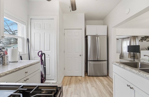 Des Moines House | Fabulous 2-bedroom house with AC in Des Moines