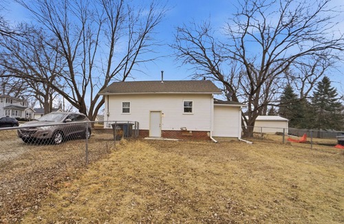 Des Moines House | Fabulous 2-bedroom house with AC in Des Moines