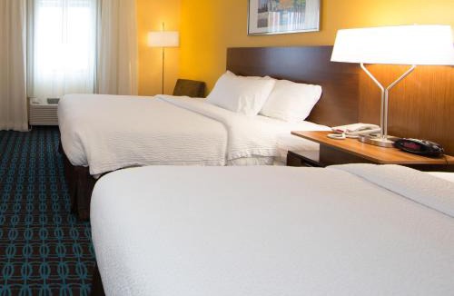 Burlington Hotel | Fairfield Inn & Suites Burlington