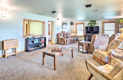 Elwood House | Family Home w/Hot Tub - Walk to Johnson Lake!