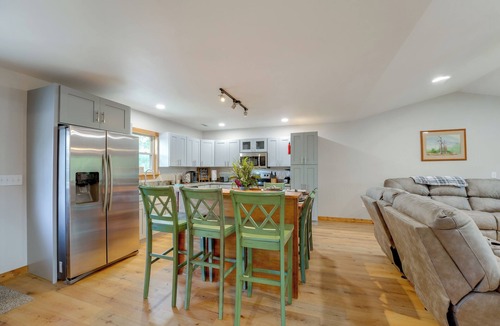 Summerville House | Families Welcome! Creekside Escape in Summerville