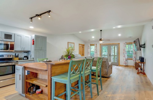 Summerville House | Families Welcome! Creekside Escape in Summerville