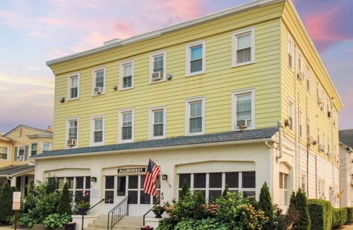 Ocean Grove Apartment | Family 2BR 2 Blocks to Beach & Main Ave | Washer/Dryer | Porch | Sleeps 6