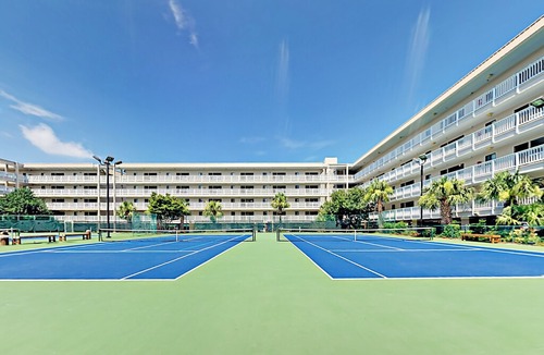 Palmetto Dunes Condo | Family Condo w/ Resort Pools, Hot Tub, Tennis & Gym -- Walk to Beach!
