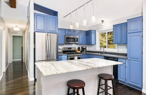 Eagan House | Family-Friendly 4-Bed Retreat. Entire home in Eagan, Minnesota, United States