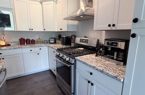 Weber House | Family friendly 5-bedroom house in marvelous Iowa City with hot tub and fire pit