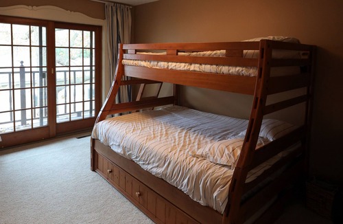 Stoughton House | Family-Friendly 5BR Lakefront Cabin Near Madison WI Sleeps the Whole Crew