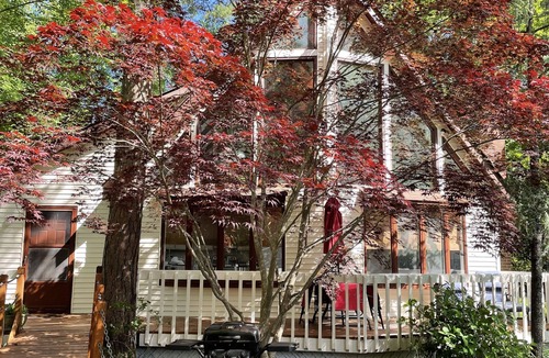 Ocean Pines House | Family friendly chalet, 5 mins. to pools, 12 mins. to beach - 4 beds, 2 baths